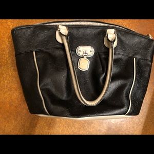 Guess Bucket Bag Medium